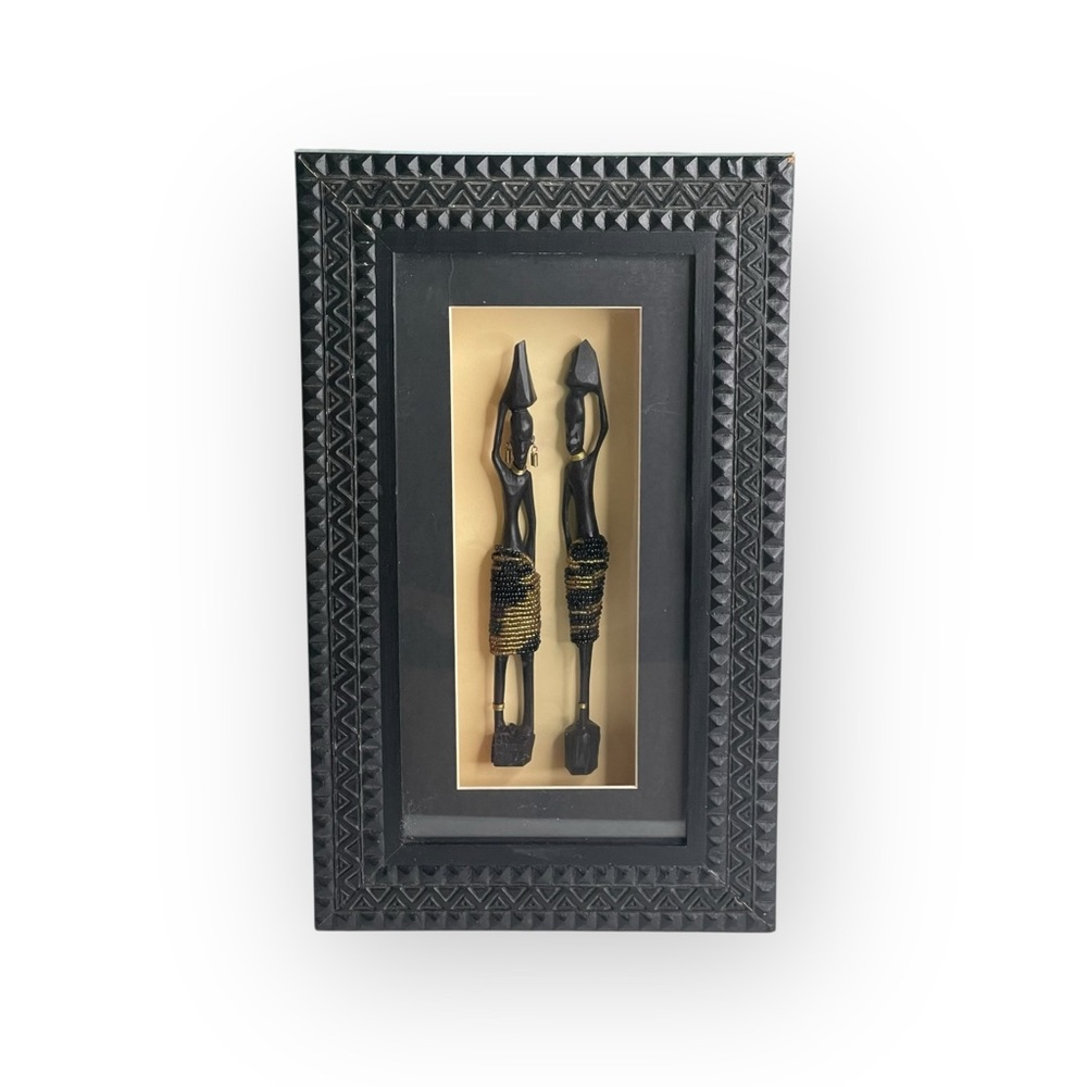 Vintage: African Art Decor Shadow Box 𒀭Ornate Carved Wood 𒀭Beaded Figurines 𒀭 - Picture 2 of 16
